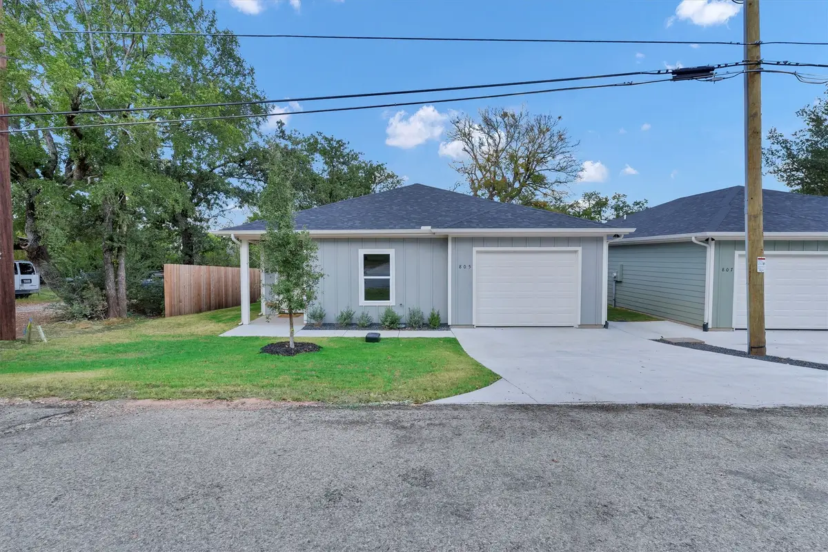 805 Branding Iron Trail, Granbury, TX 76049 - #1