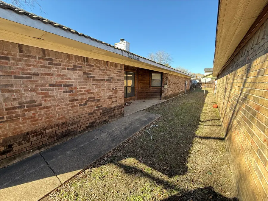 1109 Hemlock Drive, Desoto, TX 75115 - #2