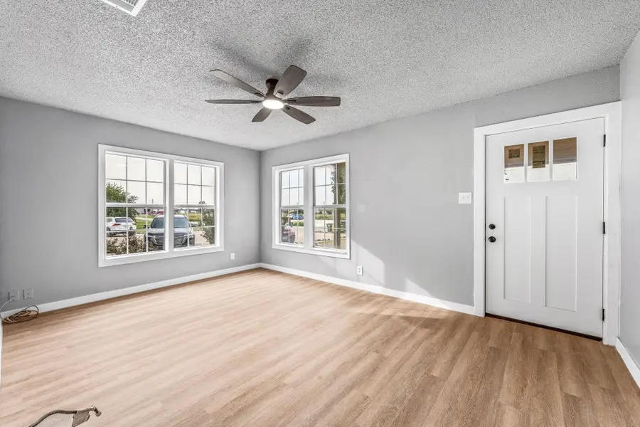 304 W Railroad Avenue, Godley, TX 76044 - #2