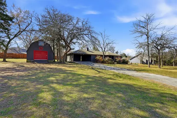 716 Kiowa Drive E, Gainesville, TX 76240
