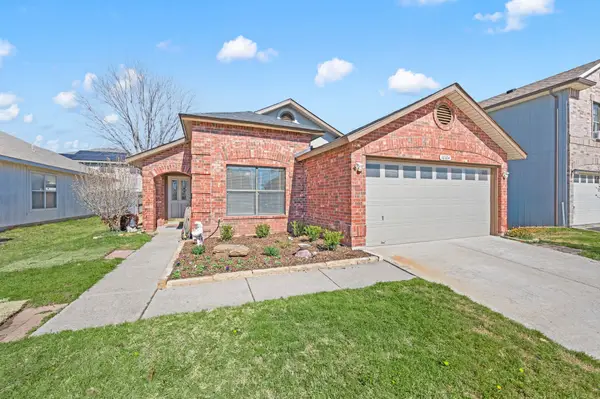 10104 Chapel Glen Terrace, Fort Worth, TX 76116