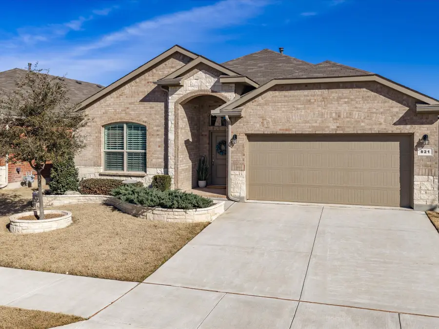 821 Blackhorse Trail, Justin, TX 76247 - #2