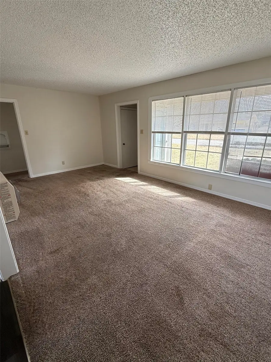 203 E 7th Street, Kaufman, TX 75142 - #2