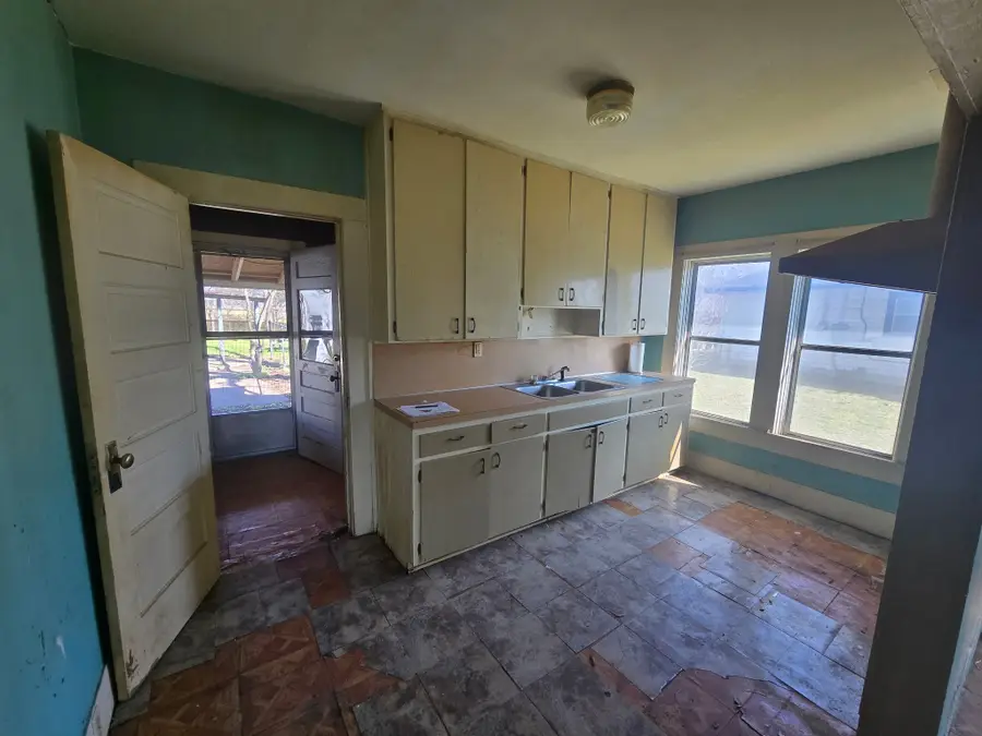 815 E Sumpter Street, Mexia, TX 76667 - #2