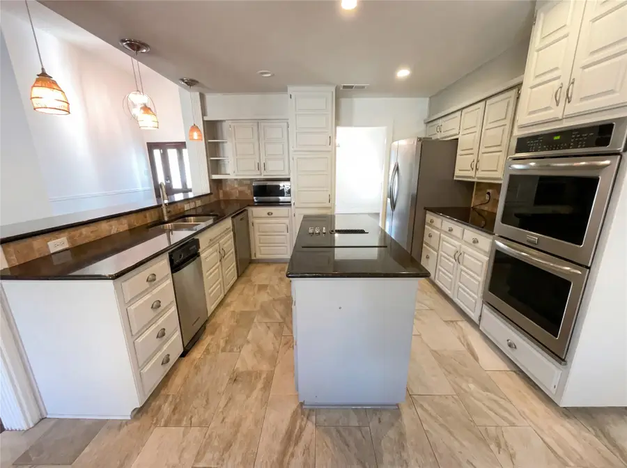 401 Kenshire Drive, Benbrook, TX 76126 - #2