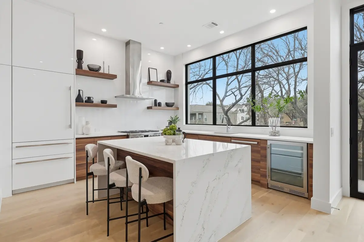 610 N Oak Cliff Boulevard #302, Dallas, TX 75208 - #1