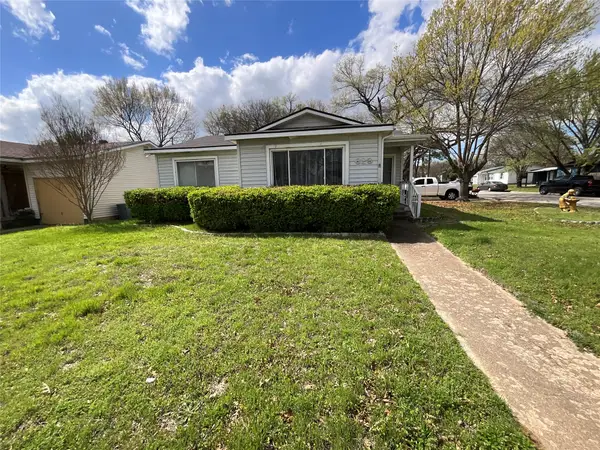 629 Harrison Lane, Hurst, TX 76053