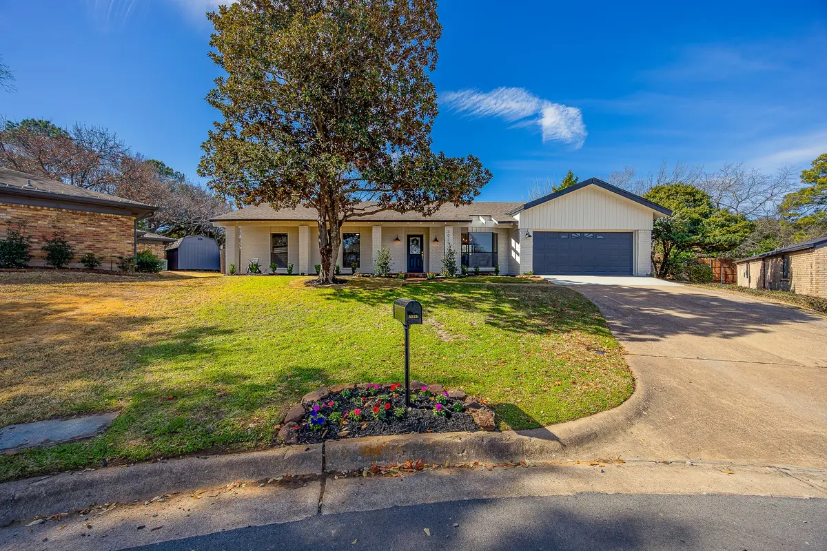 3025 Hillcrest Court, Grapevine, TX 76051 - #1