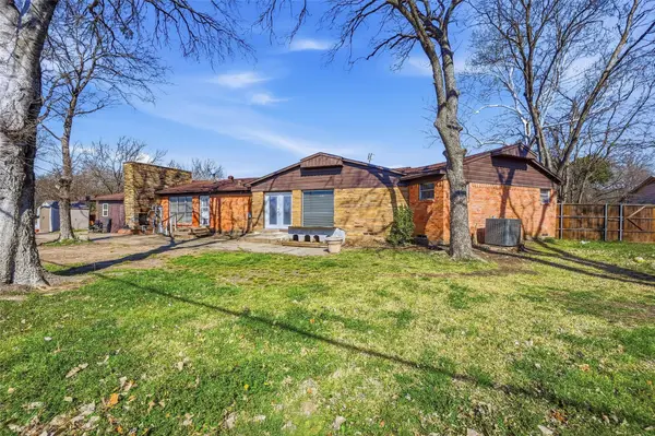 660 W Main Street, Lancaster, TX 75146