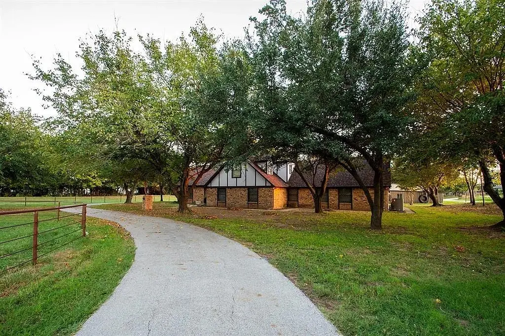 171 County Road 1160, Decatur, TX 76234 - #1