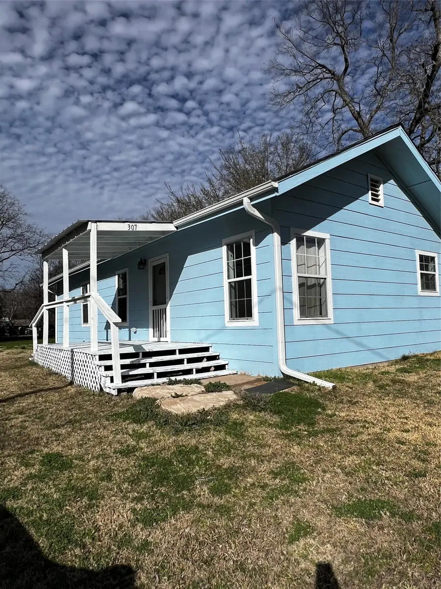 307 E Main Street, Ladonia, TX 75449 - #3