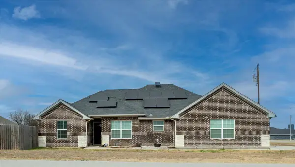 2400 San Gabriel Drive, Granbury, TX 76048