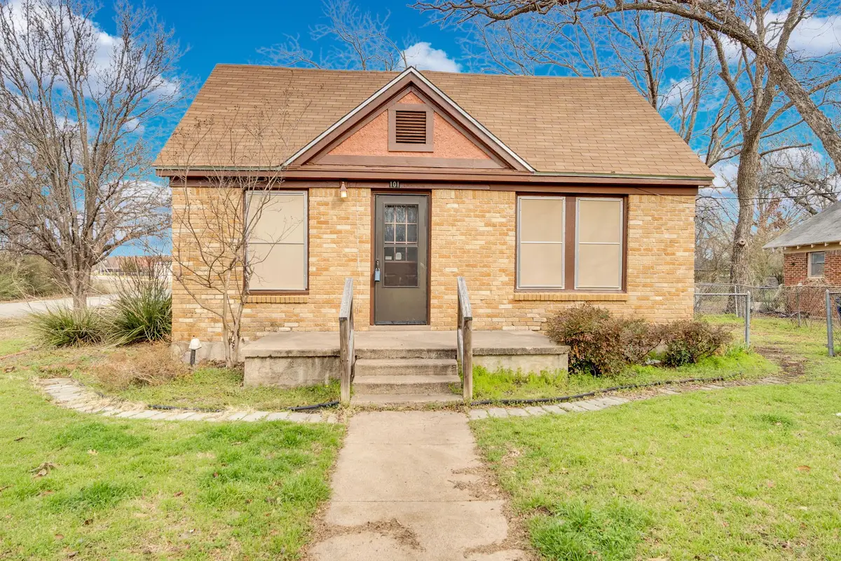 101 E Miller Street, Burleson, TX 76028 - #1