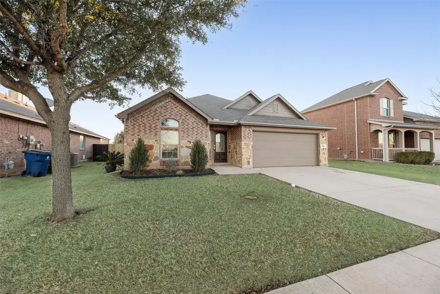 620 S Heights Drive, Crowley, TX 76036 - #3