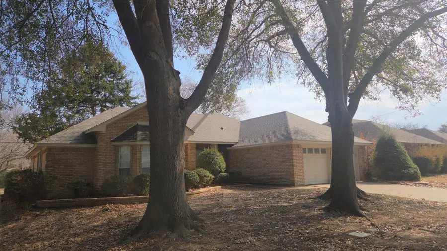 6009 Kenilworth Drive, Arlington, TX 76001 - #2