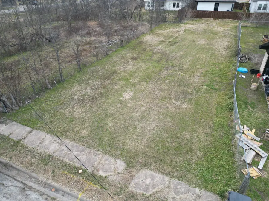 1307 E 12th Avenue, Corsicana, TX 75110 - #2