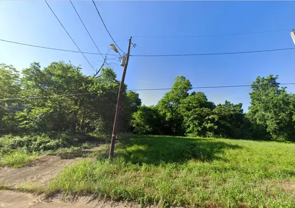 819 W Cherry Street, Paris, TX 75460