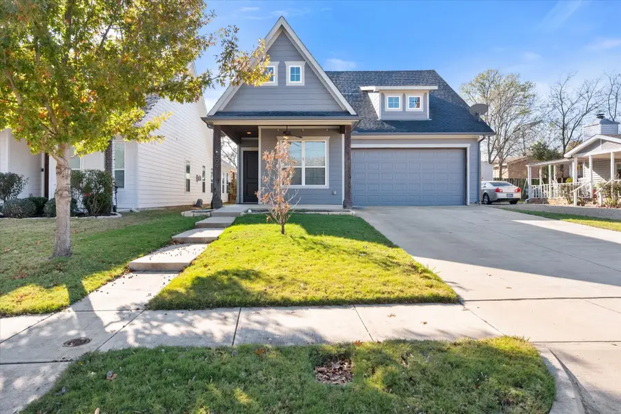 209 W Dallas Street, Mansfield, TX 76063 - #2