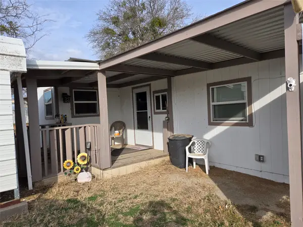 242 Treasurebeach, Comanche, TX 76442