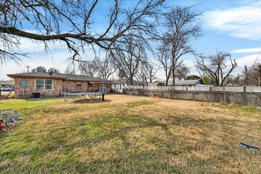 1115 Fisher Street, Bellmead, TX 76705 - #2
