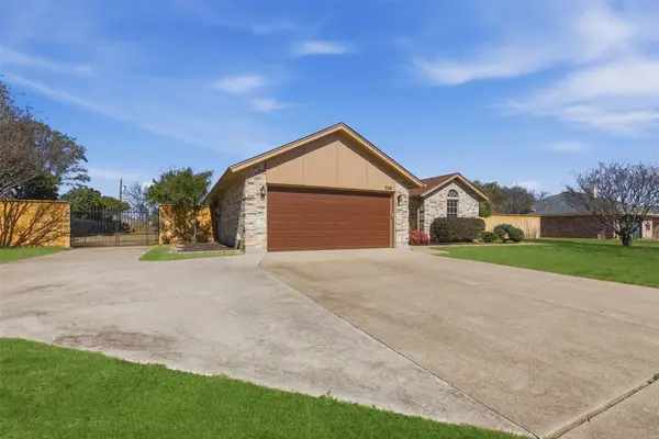 320 Randy Road, Roanoke, TX 76262