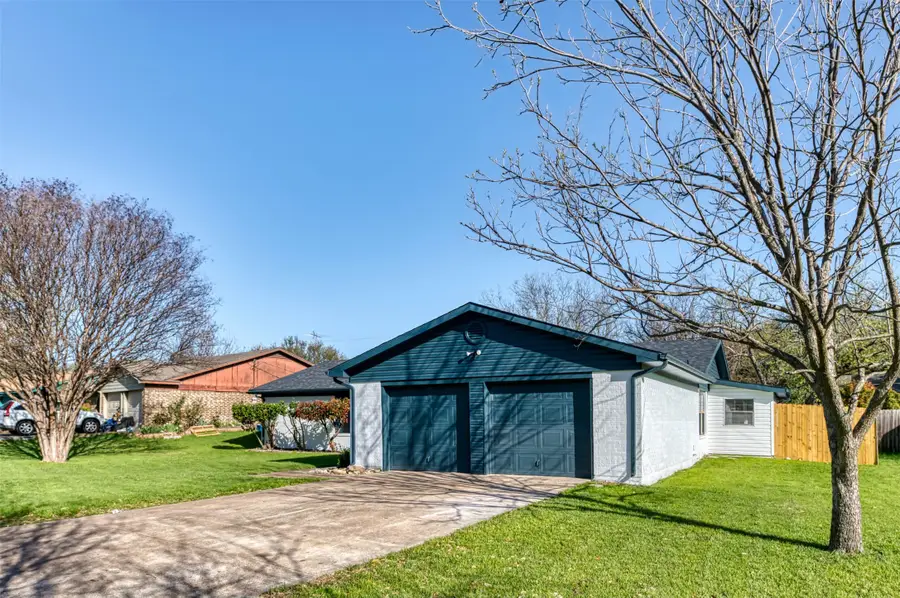 1721 S Timber Court, Benbrook, TX 76126 - #2