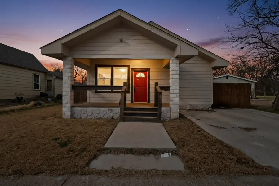 1315 E Arlington Avenue, Fort Worth, TX 76104 - #2