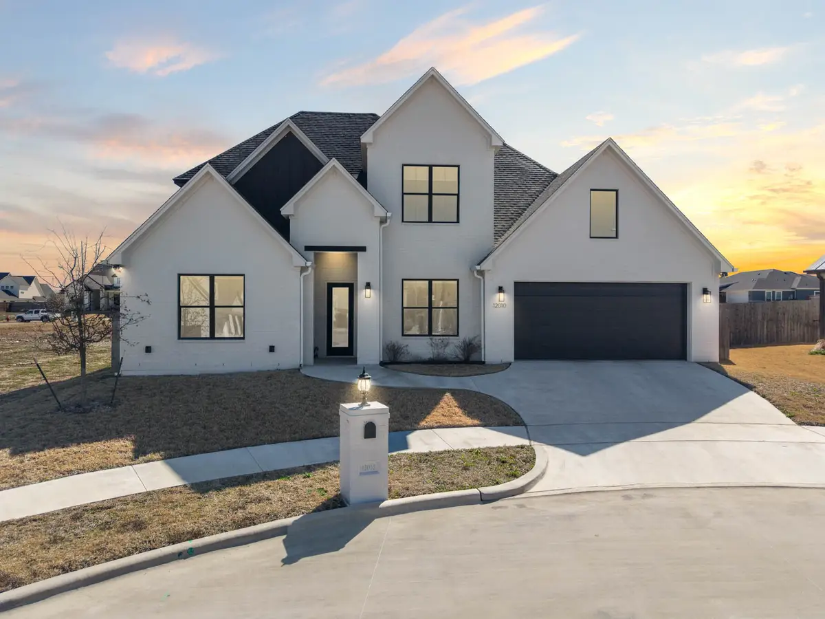 12010 Kenai Circle, Woodway, TX 76712 - #1