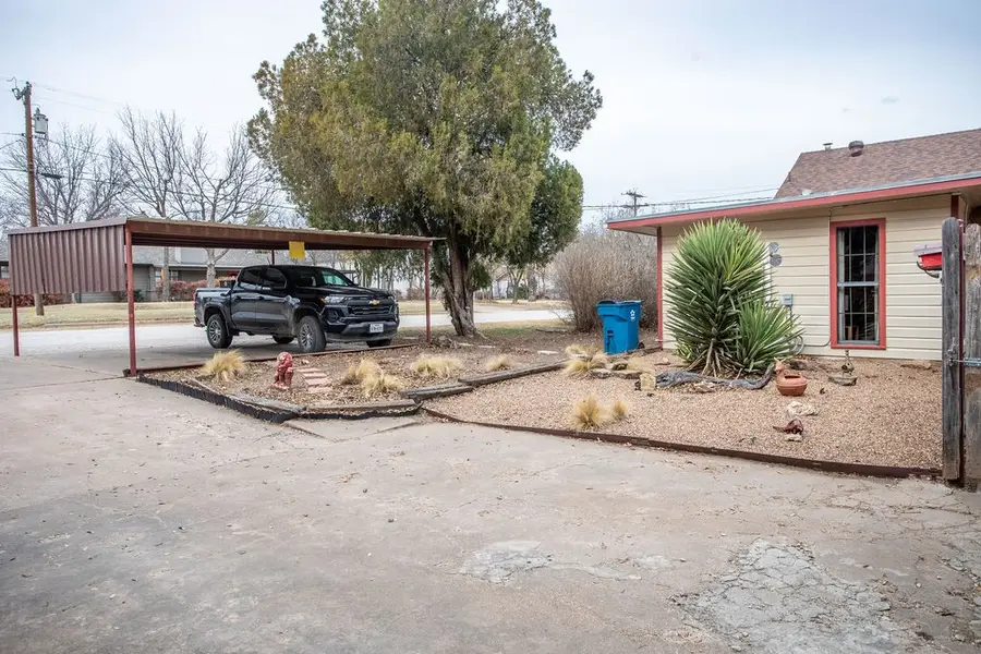 741 N 2nd Street, Albany, TX 76430 - #3