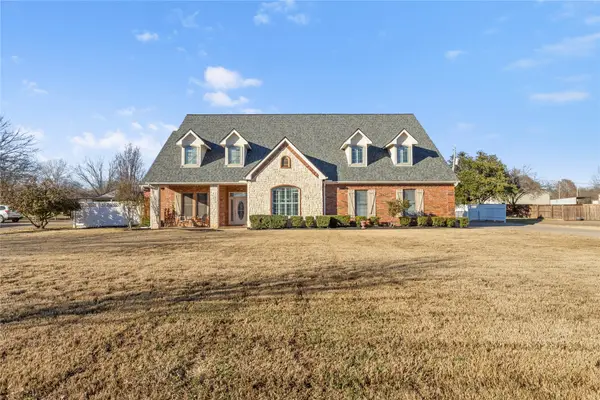 143 Southwood Drive, Burleson, TX 76028