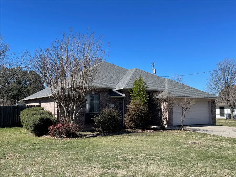 127 Port O Call Court, Runaway Bay, TX 76426 - #2