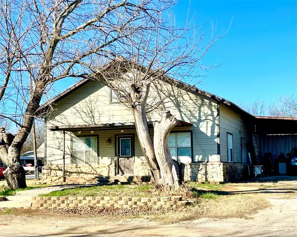 209 N Bowie Street, Jacksboro, TX 76458