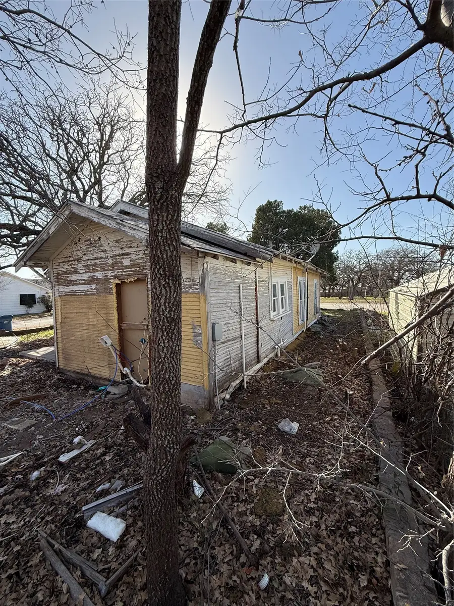 300 N Avenue D, Cross Plains, TX 76443 - #3