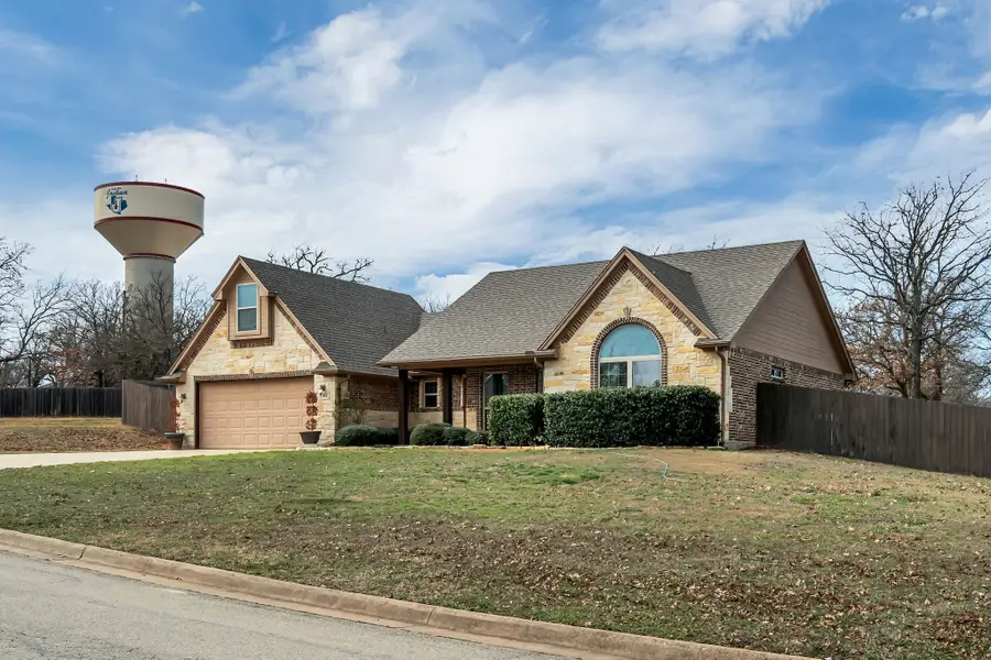 805 Linda Drive, Joshua, TX 76058 - #2