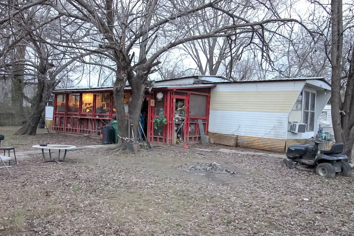210 E 9th, Hooks, TX 75561 - #1