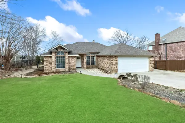 10304 Gray Oak Lane, Fort Worth, TX 76108