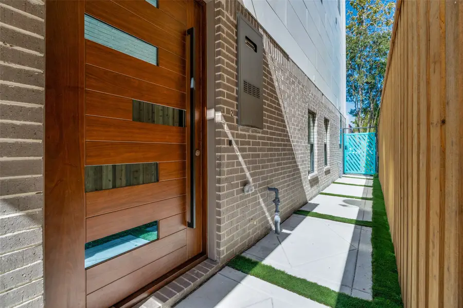 708 W Tenth Street #101, Dallas, TX 75208 - #2