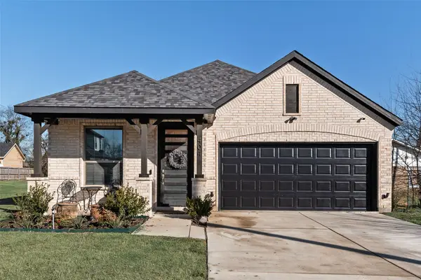 404 W Rochester Street, Terrell, TX 75160