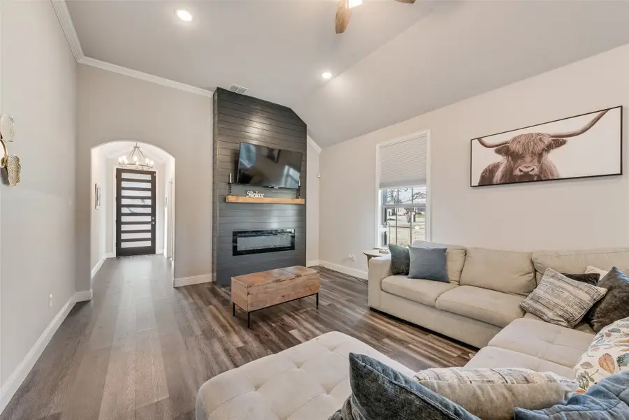 404 W Rochester Street, Terrell, TX 75160 - #2