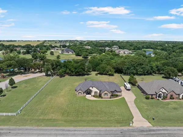 577 Hidden Lakes Boulevard, Gunter, TX 75058