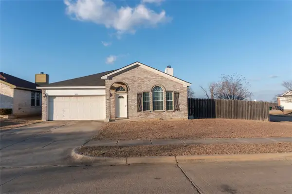 1025 Buffalo Springs Drive, Fort Worth, TX 76140