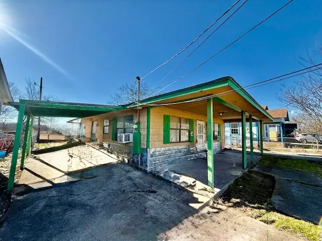 1605 E 10th Avenue, Corsicana, TX 75110 - #3