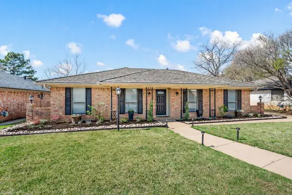 2021 Mountainview Drive, Hurst, TX 76054