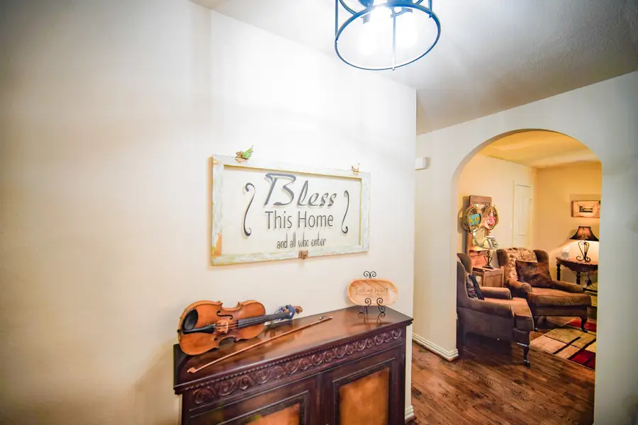 128 Oak Creek Street, Jacksboro, TX 76458 - #2