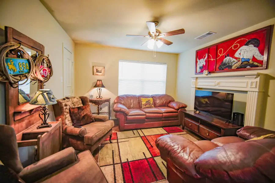 128 Oak Creek Street, Jacksboro, TX 76458 - #3