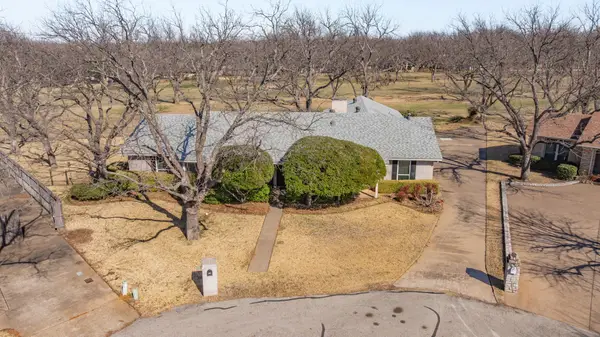 6104 N Waverly Court, Granbury, TX 76049