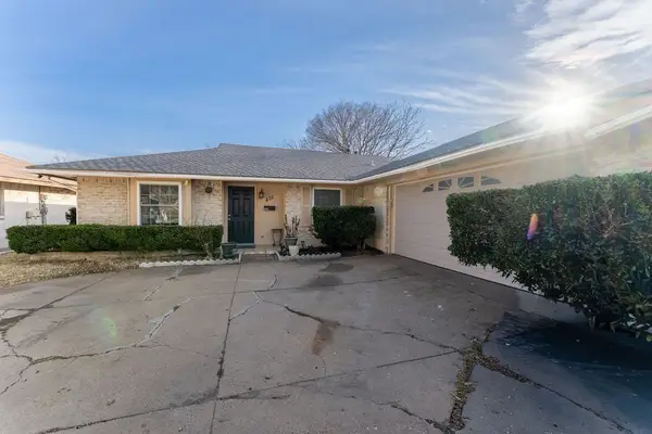 421 W Springdale Lane, Grand Prairie, TX 75052