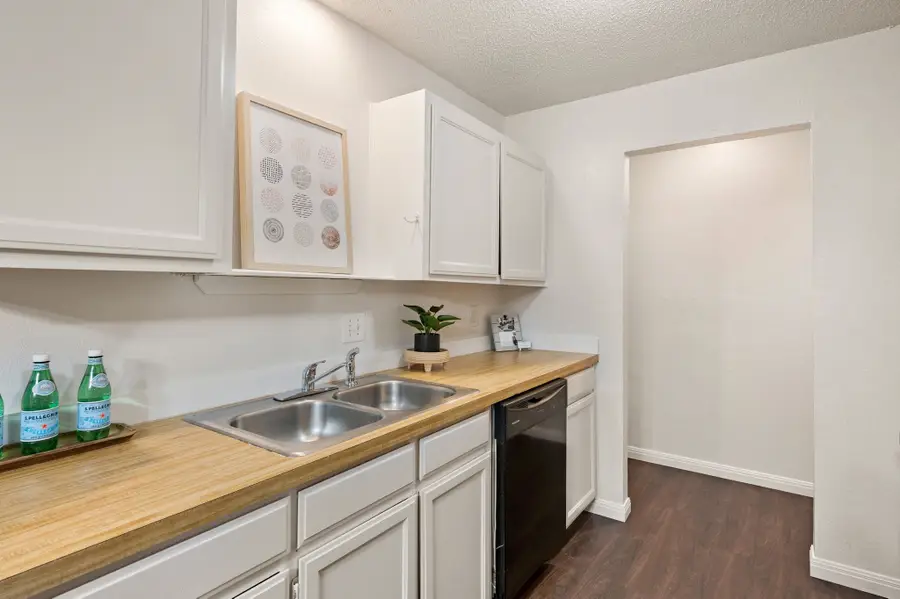 6628 Parkview Lane, North Richland Hills, TX 76182 - #2