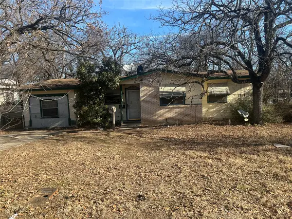 6329 Ava Court Drive, Fort Worth, TX 76112