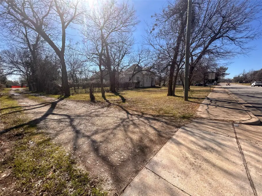 933 N 12th Street, Waco, TX 76707 - #3